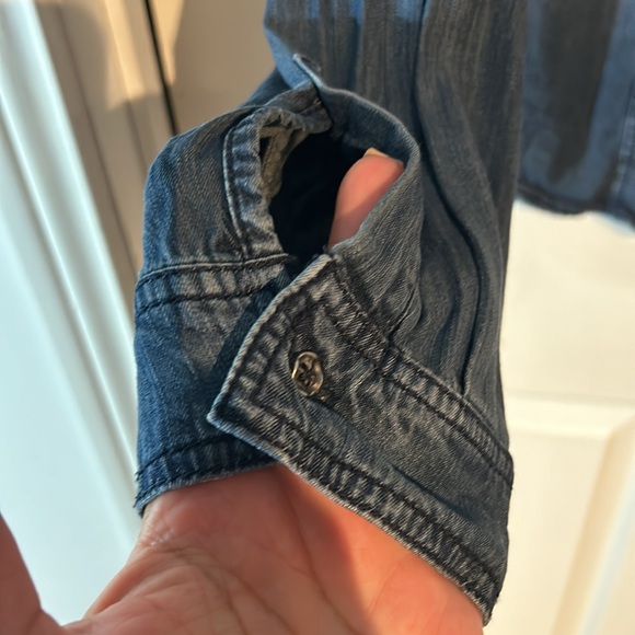 EUC Ladies size 0 jeans shirt from Maurice’s - Picture 3 of 10